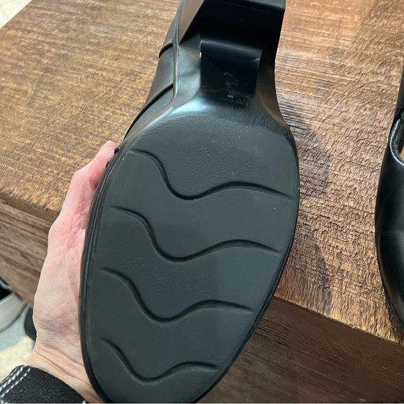 Clarks Mary Jane Size 11W Black Leather 11 Wide - Picture 10 of 16